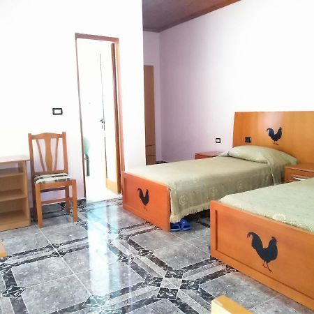Hotel Gjeli Фієр Екстер'єр фото