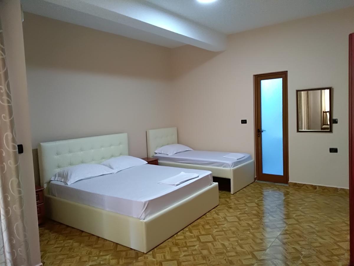 Hotel Gjeli Фієр Екстер'єр фото