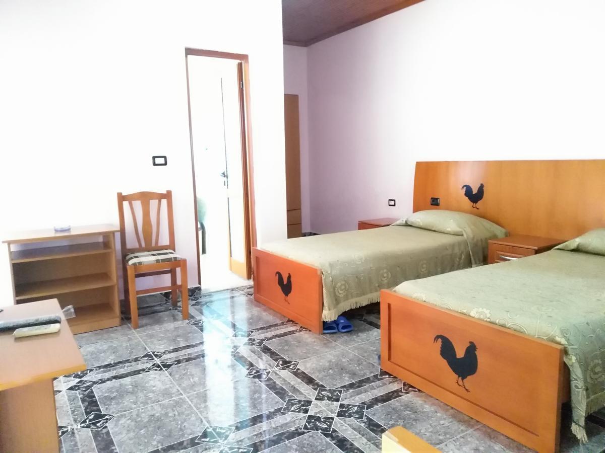 Hotel Gjeli Фієр Екстер'єр фото