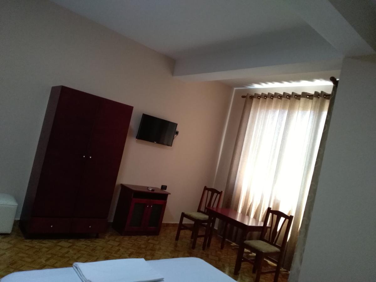Hotel Gjeli Фієр Екстер'єр фото