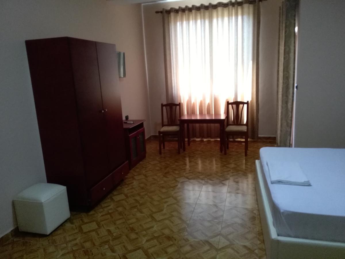 Hotel Gjeli Фієр Екстер'єр фото