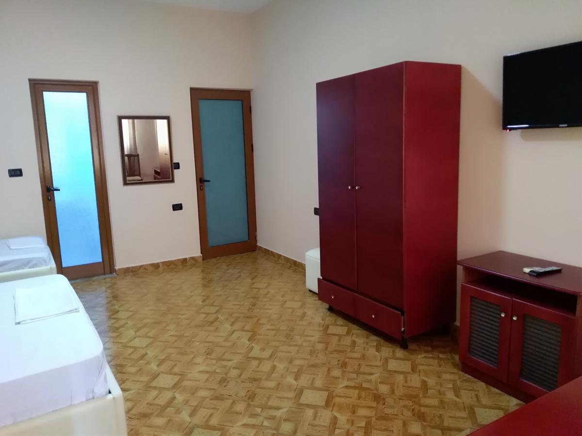 Hotel Gjeli Фієр Екстер'єр фото