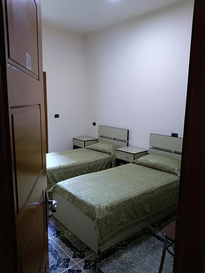 Hotel Gjeli Фієр Екстер'єр фото
