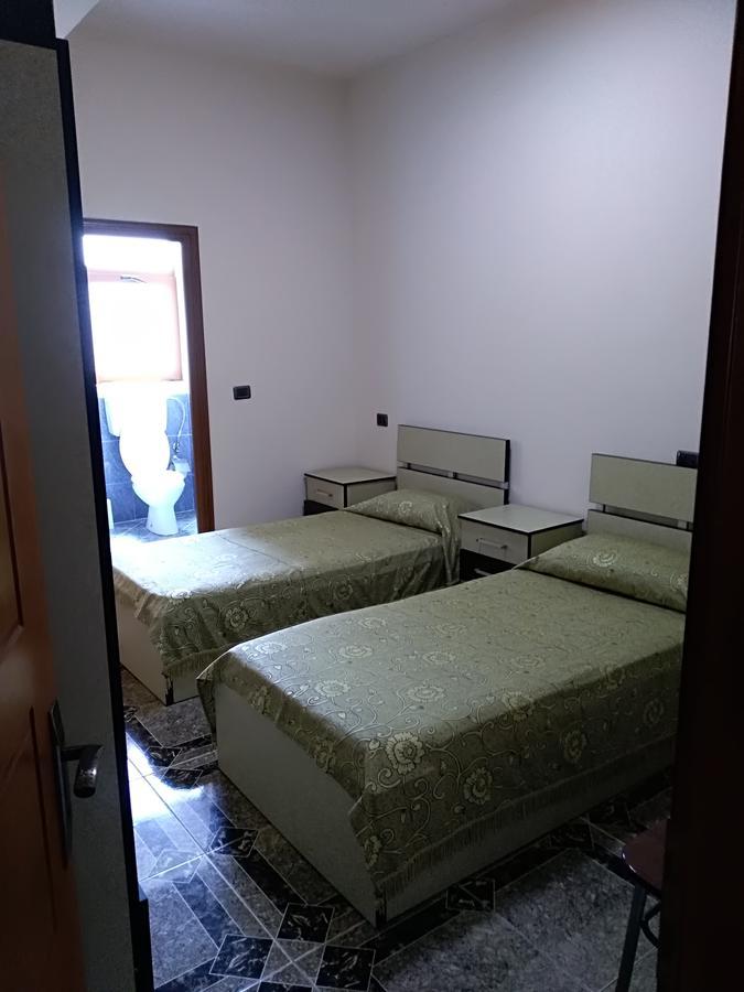 Hotel Gjeli Фієр Екстер'єр фото