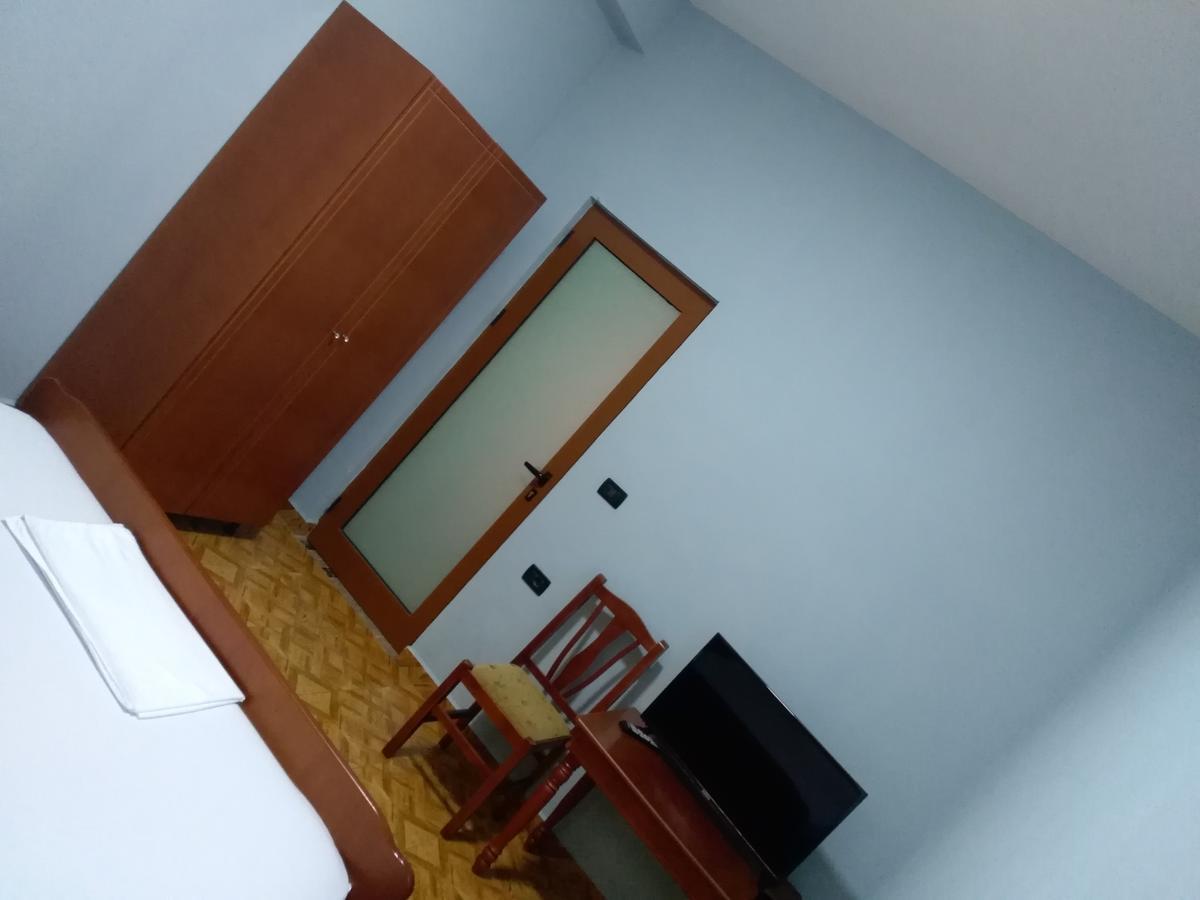 Hotel Gjeli Фієр Екстер'єр фото